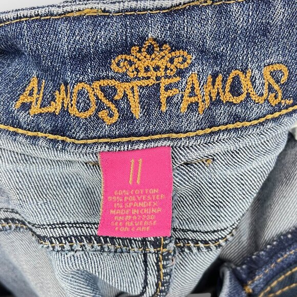 Almost Famous Women’s Low‑Rise Distressed Denim Cut‑Off Short Size 11 Frayed Hem - Picture 6 of 7